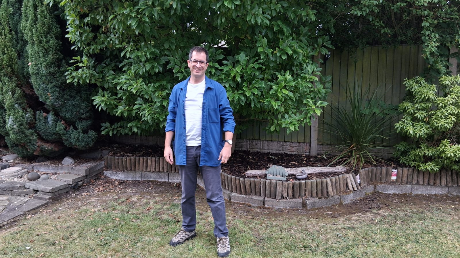 Tutor portrait in a garden